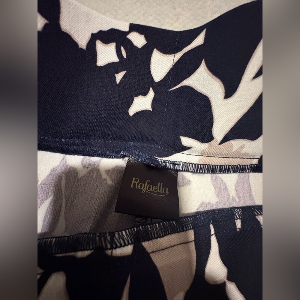 (A2) Rafaella Comfort Capri Pants‎ Navy Blue Floral Pull On Stretch Cropped 10 - Picture 6 of 6
